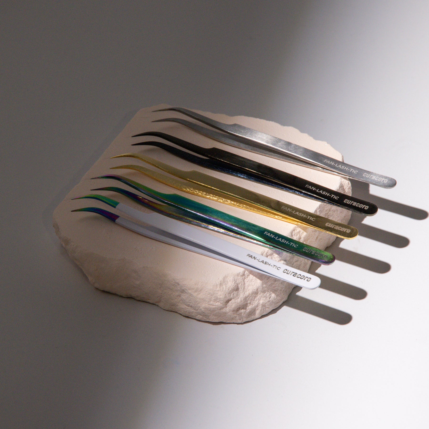 Fan-lash-tic Tweezer