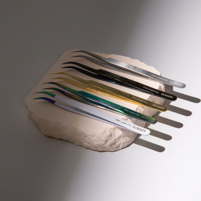 Fan-lash-tic Tweezer