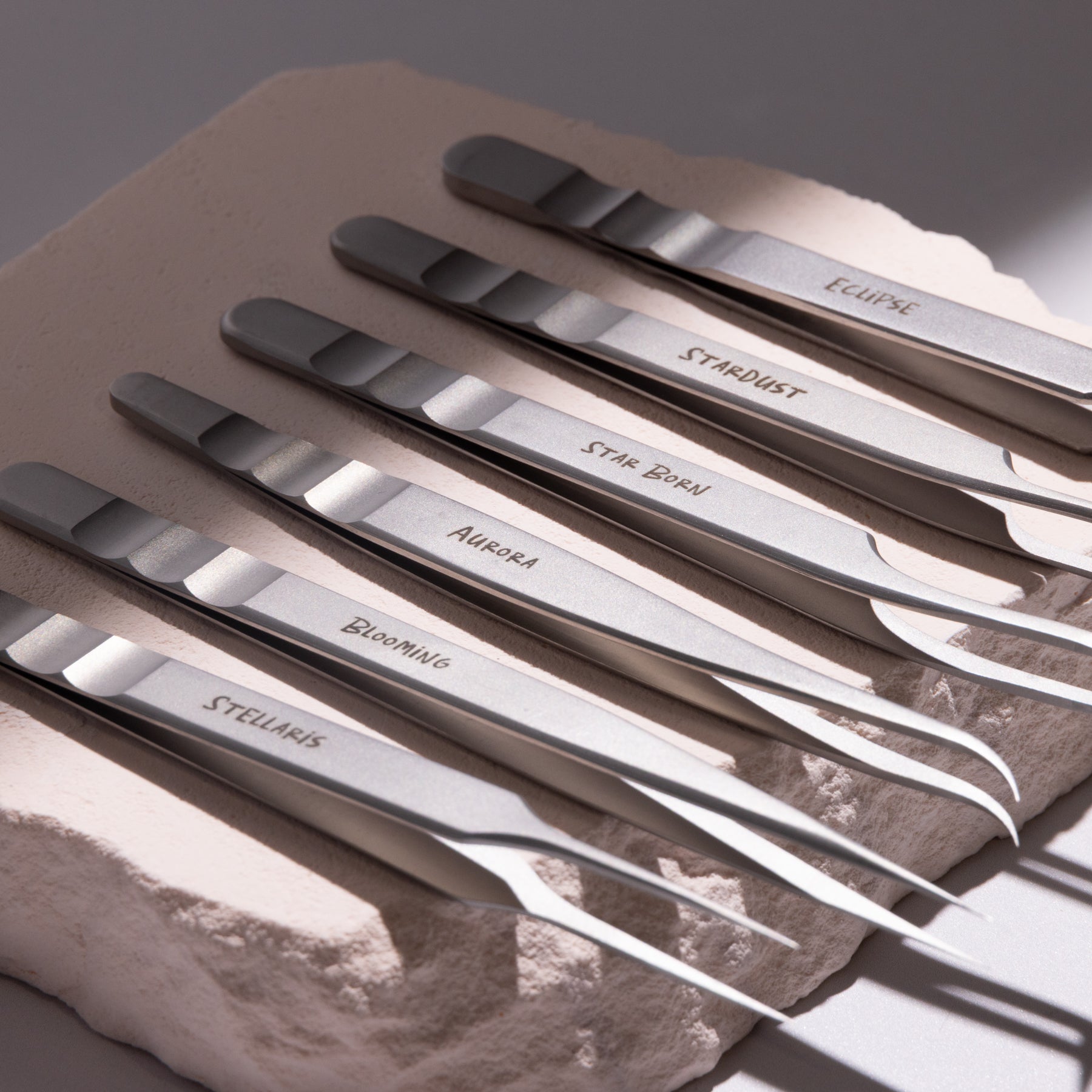 StarBorn L-Shaped Tweezer – Textured Volume Lash Tool | Curacoro