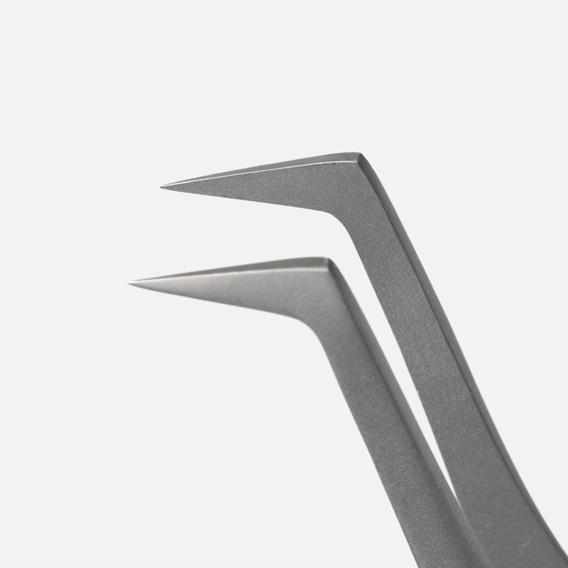 StarBorn L-Shaped Tweezer – Textured Volume Lash Tool | Curacoro