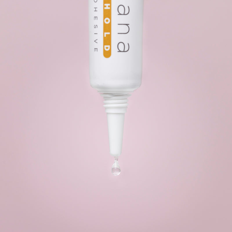 Lash lift adhesive with a visible drop of product