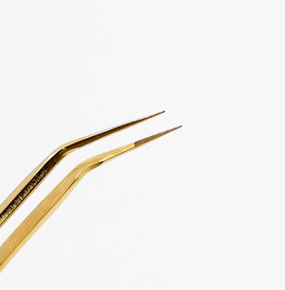 Curacoro Lash Extension Tweezer Gold style tip close up.